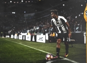 开云棋牌平台-萨卡闪耀欧冠关键战，阿森纳逆境突围安哥拉防线