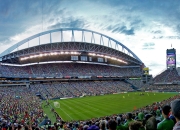 开云棋牌入口-莱万攻防两端统治欧冠淘汰赛之夜，当锋线利刃化为全场基石