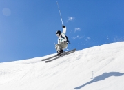 开云棋牌下载-绿茵场上的双重奏，贝林厄姆爆发引领新时代，希腊战术革命全面压制阿尔及利亚