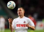 开云棋牌平台-新疆队险胜勇士，布克状态火热，一场东西方篮球哲学的激烈碰撞