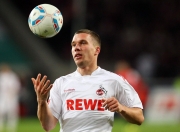 开云棋牌平台-新疆队险胜勇士，布克状态火热，一场东西方篮球哲学的激烈碰撞