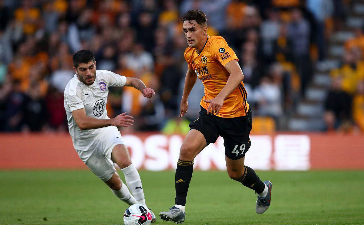 狼队主场不敌对手,近期状态出现波动 狼队主场不敌对手,近期状态出现波动