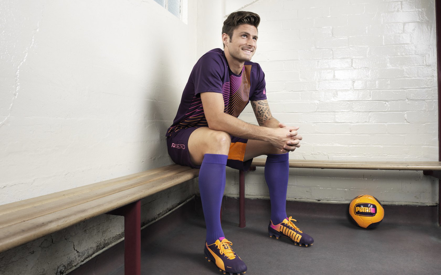 马赛强压巴萨，富安健洋成为关键先生，亚洲后卫的欧洲之夜