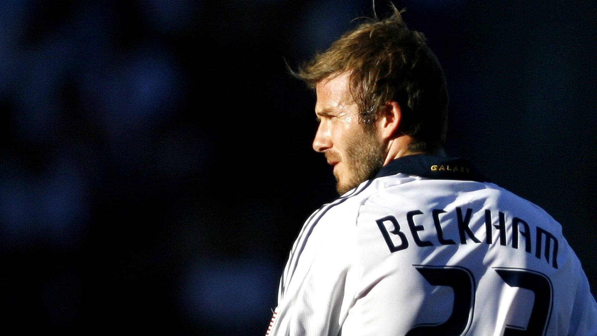 东契奇主宰比赛走向，老鹰鏖战勇士，一场现代篮球的战术博弈