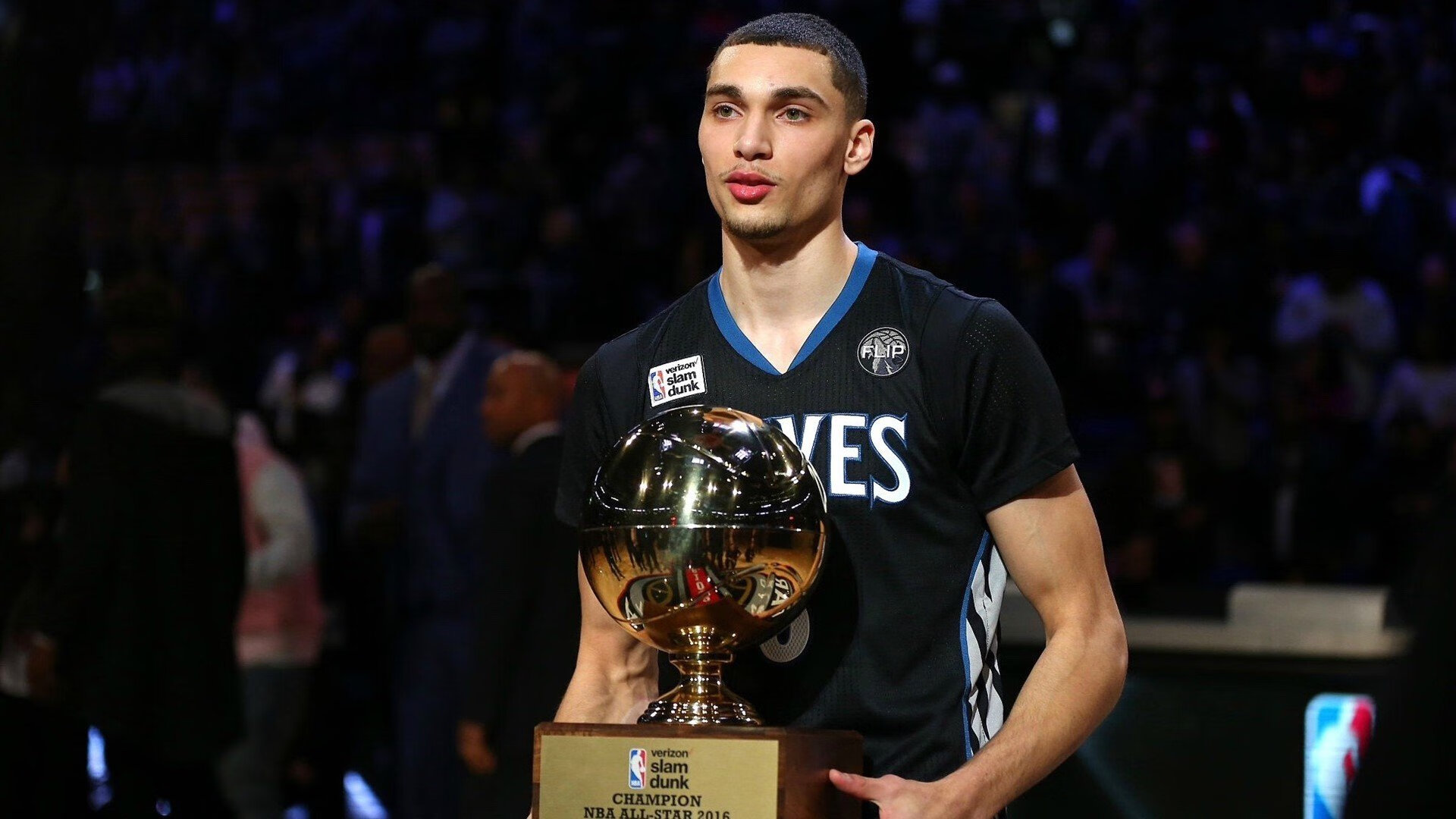 赛道与球场，F1新赛季揭幕战与开拓者战术压制猛龙的战略共鸣