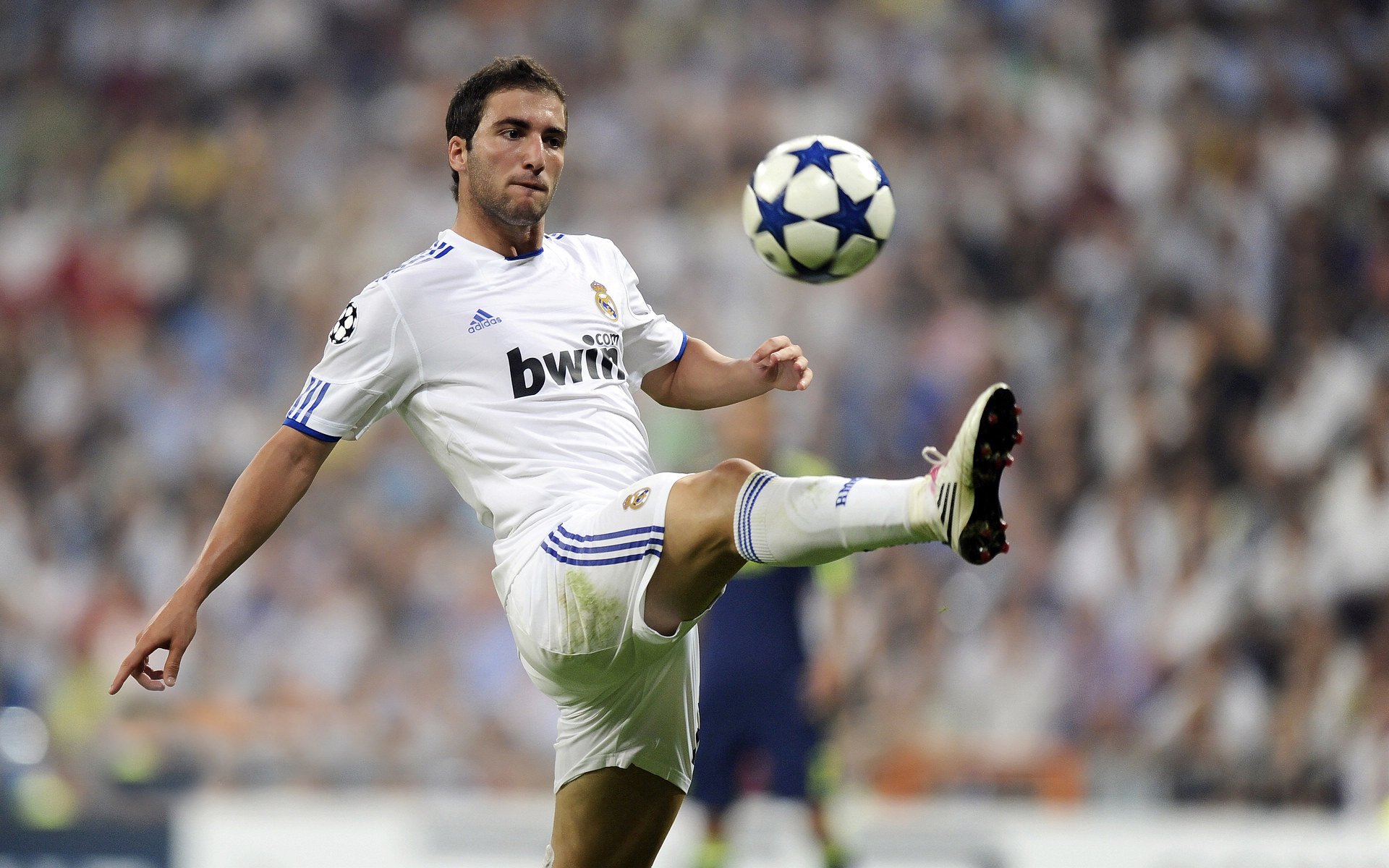 当足球遇见赛车，加纳力克丹麦的启示与梅西在F1赛场的争冠接管