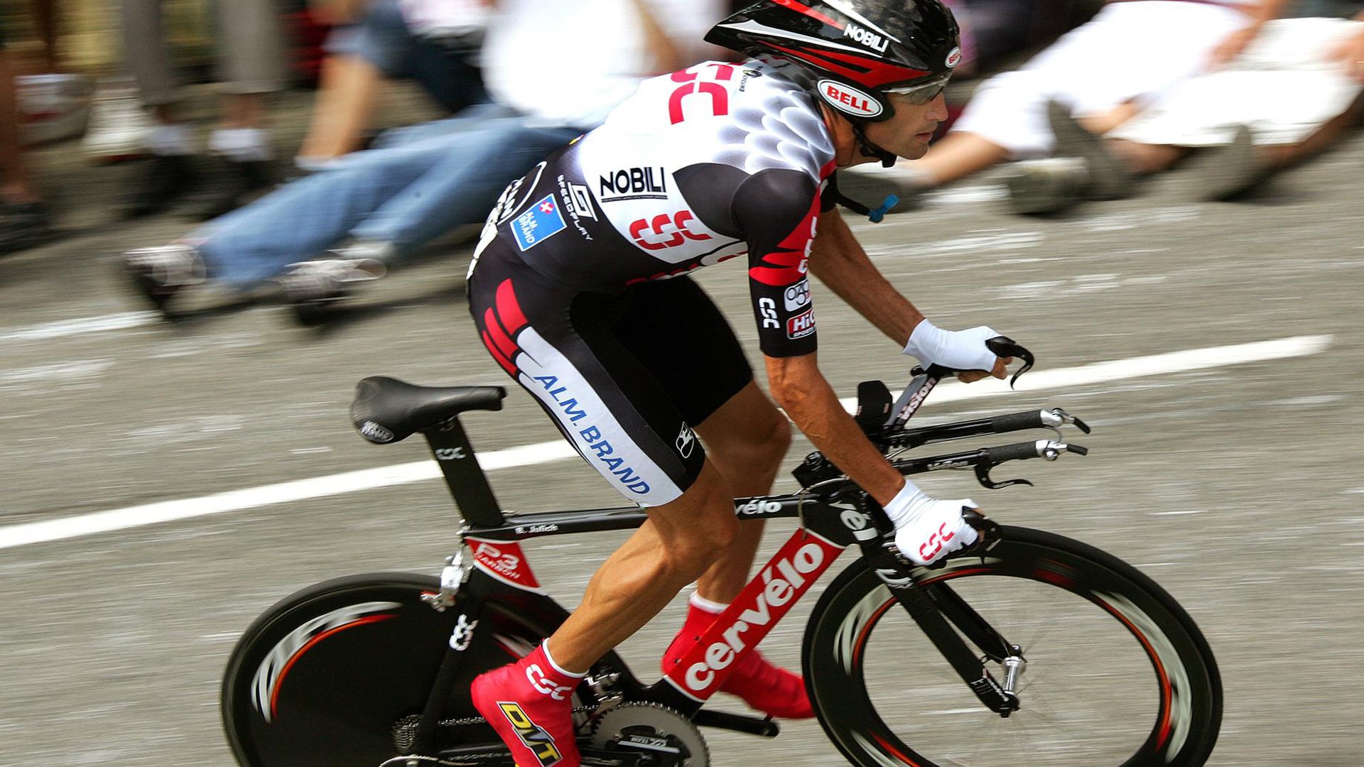 活塞轻取凯尔特人，F1年度争冠焦点战背后的体育哲学